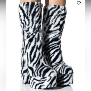 AZALEA WANG JERUSHA FUR CHUNKY BOOT IN BLACK WHITE